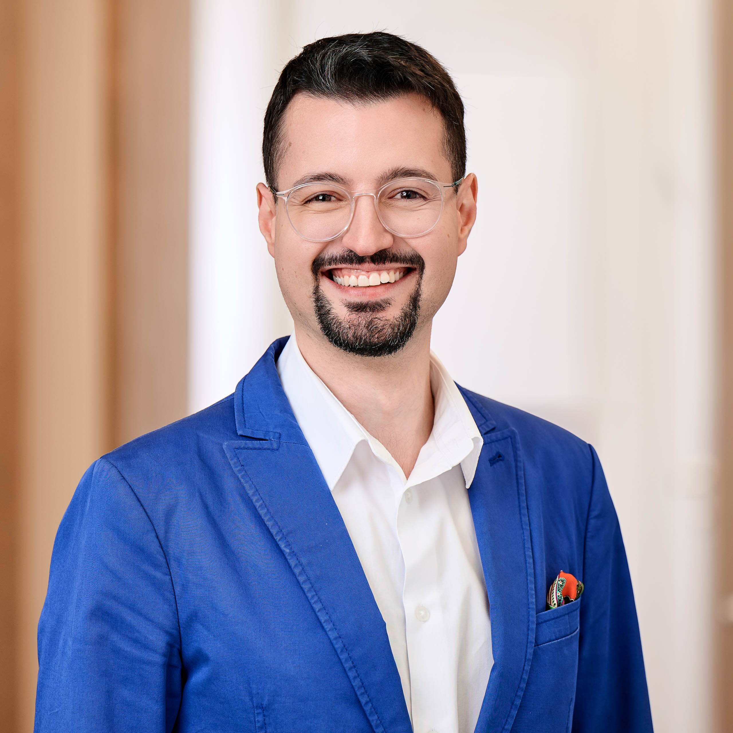 Stefan Caamano, Praxismanager bei NeuroSpineZürich Portraitfoto von Stefan Caamano, Praxismanager bei NeuroSpineZürich