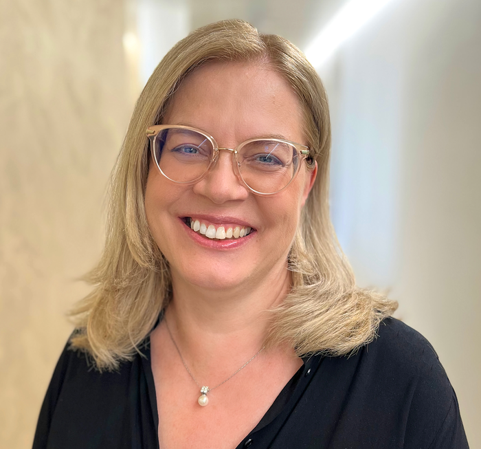 Portrait photo de Caroline Cabiallavetta, secrétaire médicale chez NeuroSpineZürich